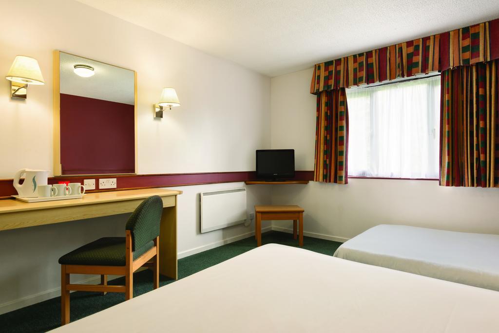 Days Inn Hotel Bradford - Leeds Brighouse Room photo